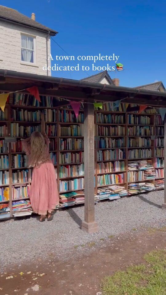 This is now top of our travel bucket list 📚 Hay-On-Wye

Credit: @happyenchantedhome